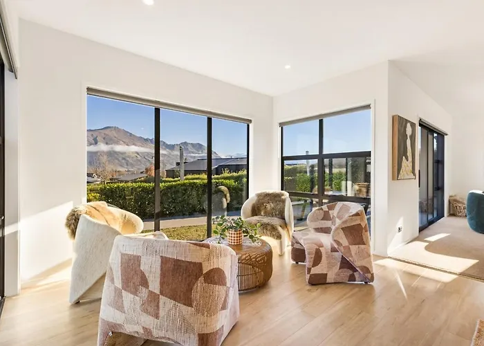 Modern With Mountain Views Ferienhaus Wanaka