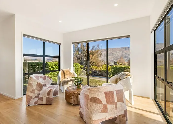 Modern With Mountain Views Ferienhaus Wanaka