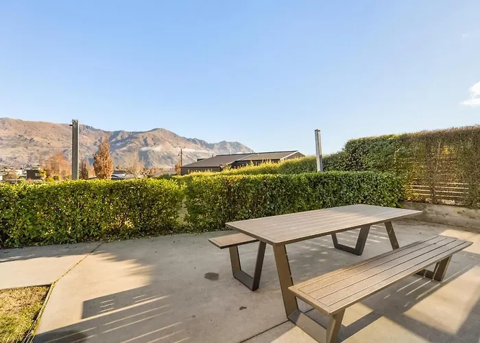Modern With Mountain Views * Wanaka