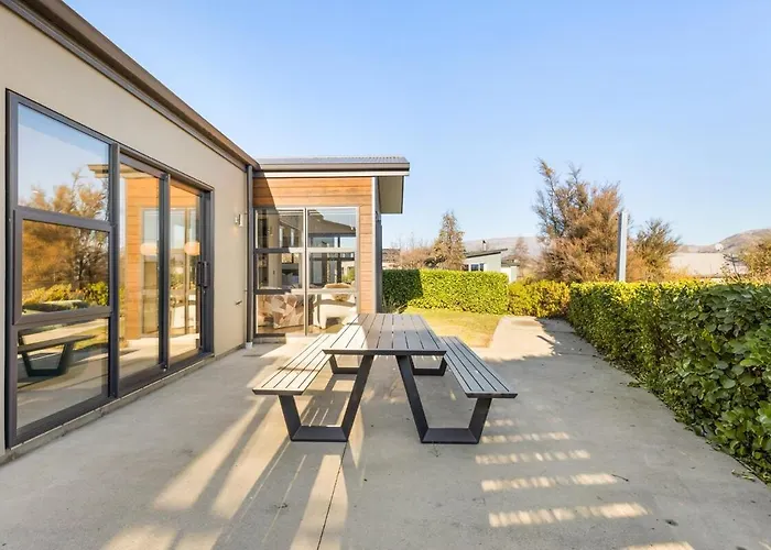 Modern With Mountain Views Ferienhaus