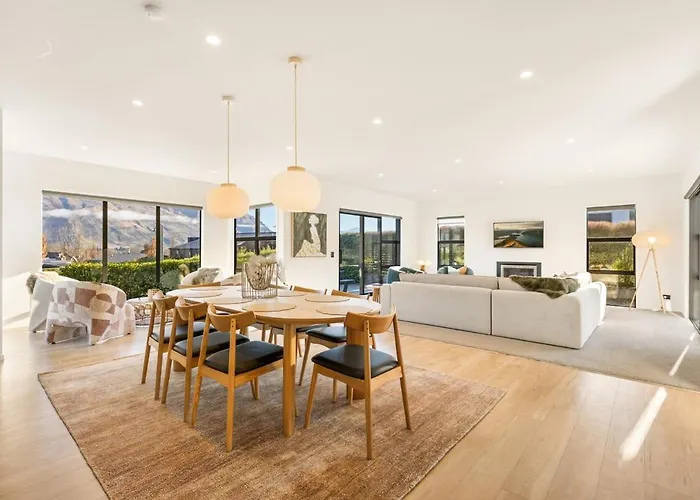 Modern With Mountain Views *