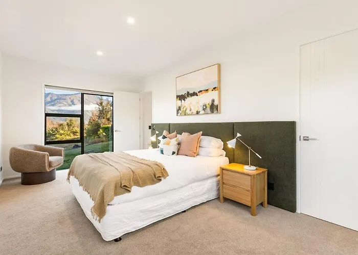 Modern With Mountain Views * Wanaka