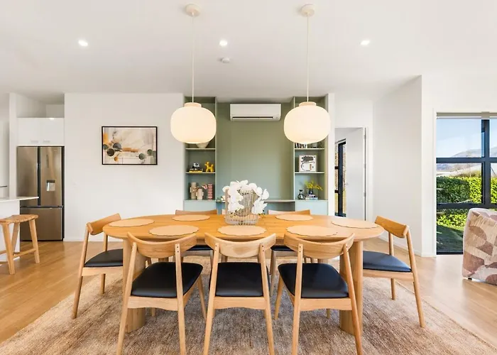 Modern With Mountain Views * Wanaka